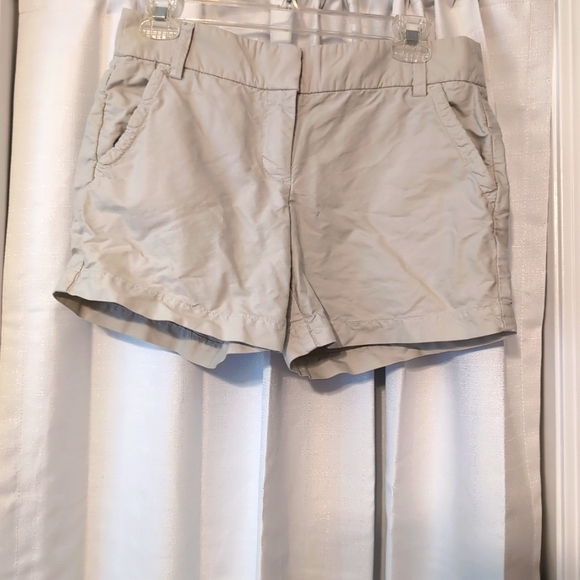J. Crew Women's Khaki Chino Shorts Flat Front Size 6 - Picture 1 of 7